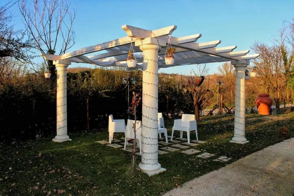 Tenuta Santo Stefano Azienda Agrituristica Santo Stefano del Sole Buitenkant foto
