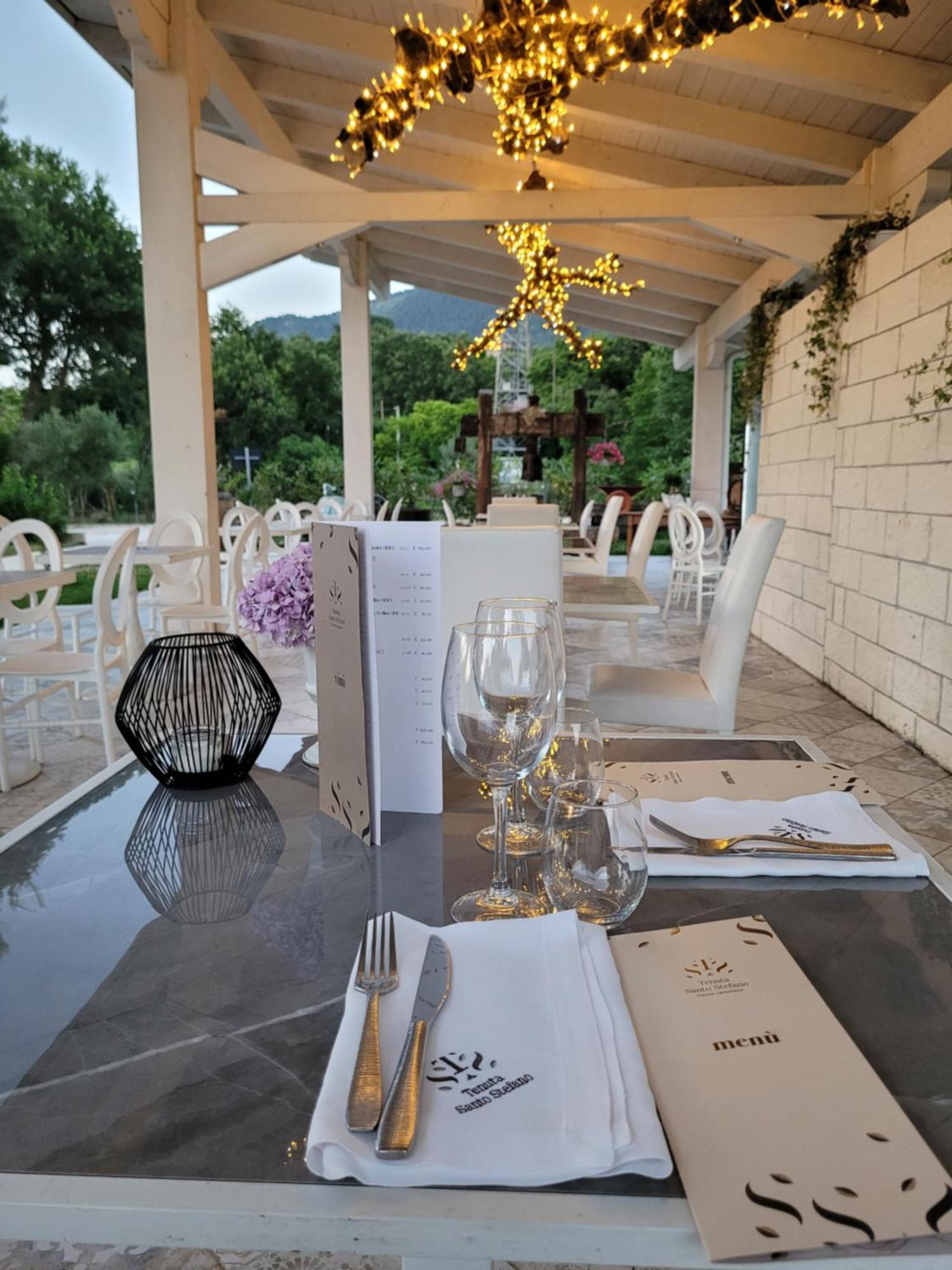 Tenuta Santo Stefano Azienda Agrituristica Santo Stefano del Sole Buitenkant foto